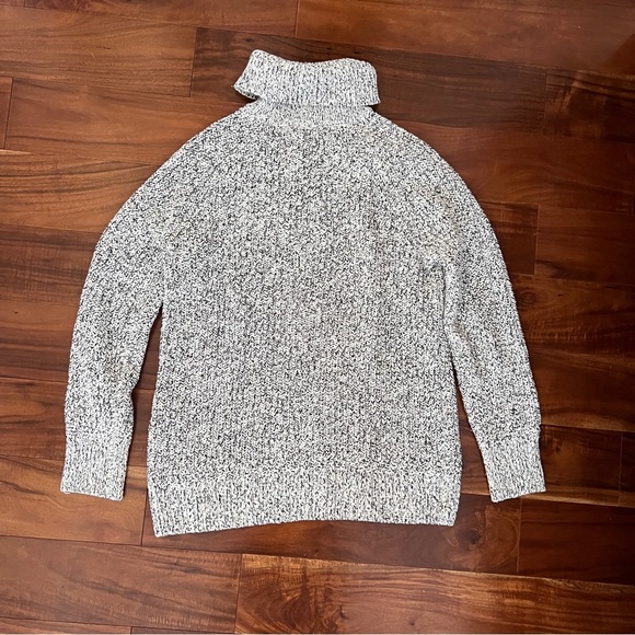 ROOTS Snowy Fox Turtleneck - Picture 3 of 7